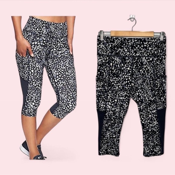 Athleta Up For Anything Cropped Leggings Navy Print | M | UPF 50+ | POCKETS! - Picture 3 of 5